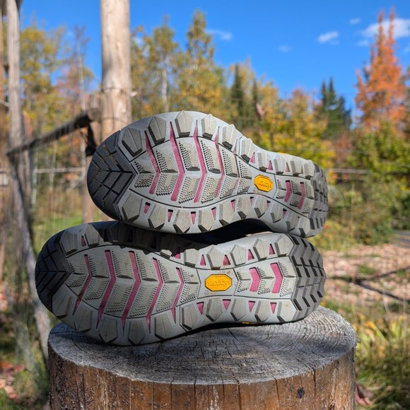 Merrell Women's Siren 4 Mid Gore-Tex Hiking Boots Black and Pink Vibram Sole 9 - Picture 8 of 12